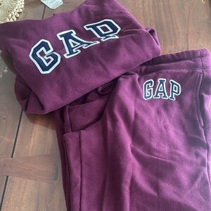 GAP women burgundy Sweatpants